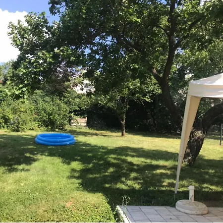 Apartman Hollabrunn-rest-relaxation-garden Contactless Check-in